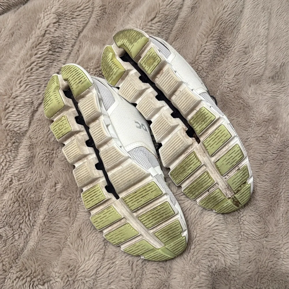 On Cloud Women’s Running Shoes 8.5 - Picture 4 of 9